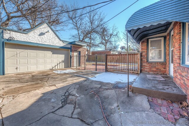 1531 S Florence Ave, Tulsa, OK 74104 - view of patio with a garage