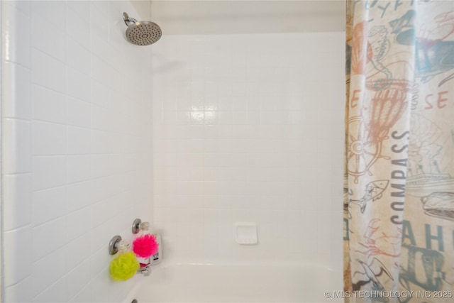 bathroom featuring shower / tub combo