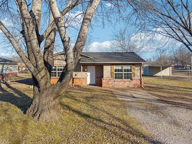 view of front of home with a front lawn