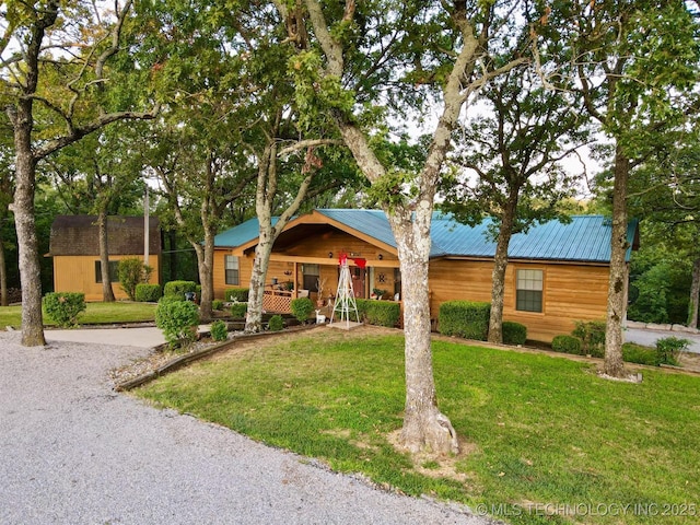 view of front of home with covered porch and a front lawn