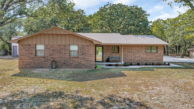 ranch-style house with a front lawn