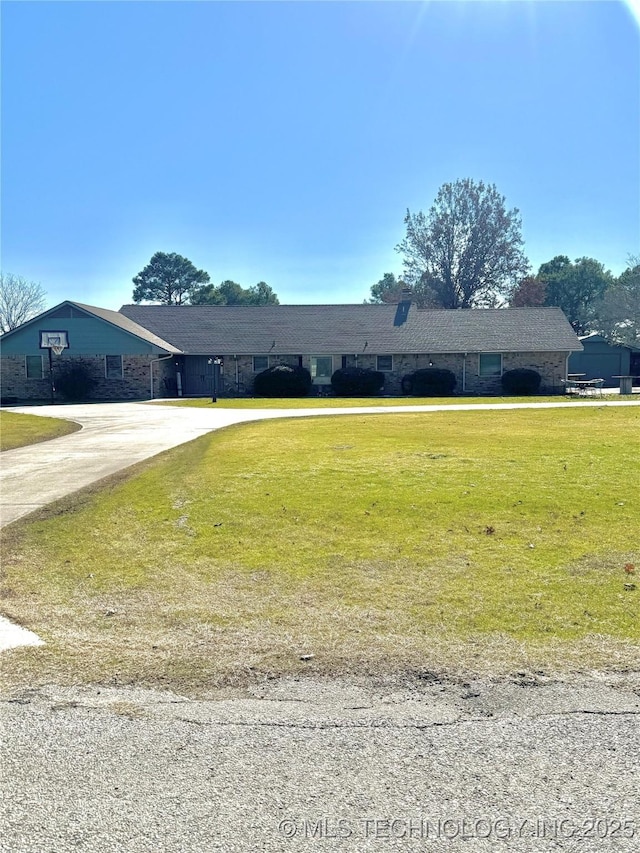 ranch-style home with a front lawn