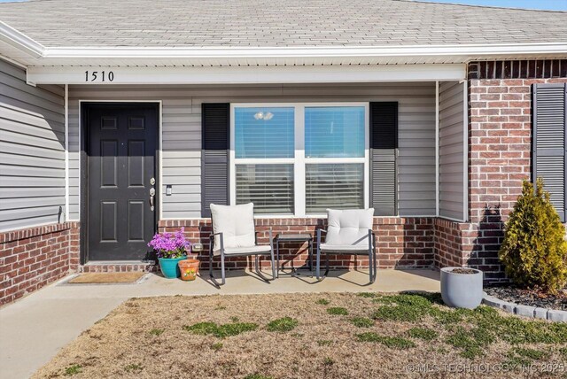 doorway to property featuring a porch