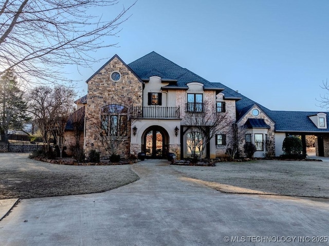 view of front of property with a balcony and a front yard