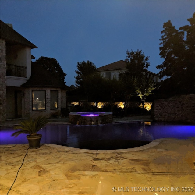 view of swimming pool with an in ground hot tub and a patio area