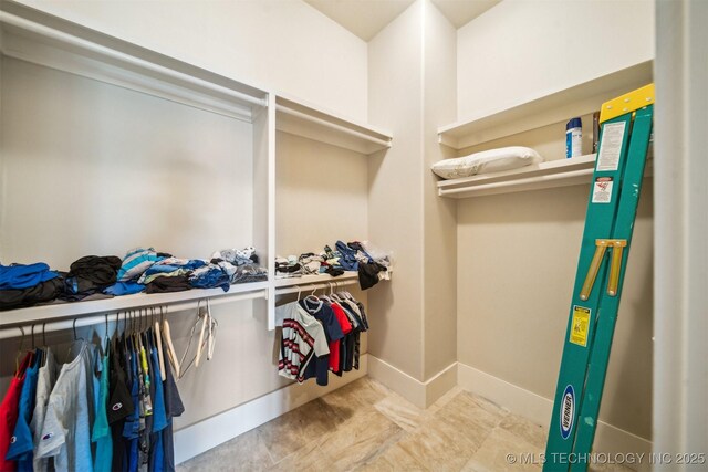 view of spacious closet