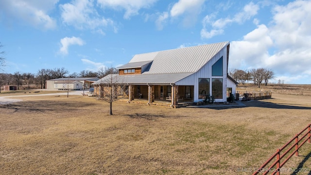 view of front of home featuring a front lawn