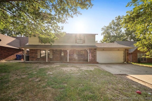 view of front facade featuring a garage and a front yard