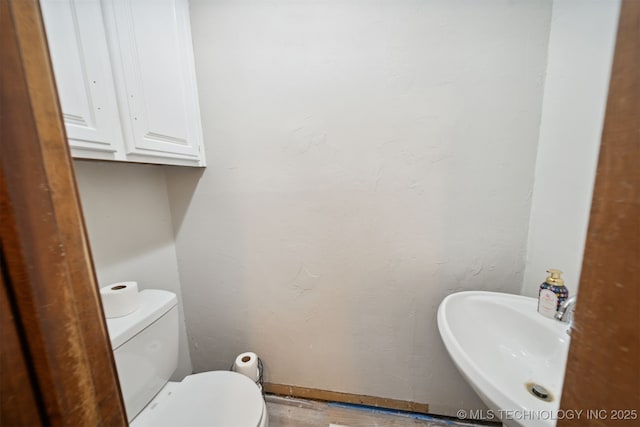 bathroom featuring sink and toilet