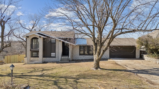 view of front of home featuring a garage and a front yard