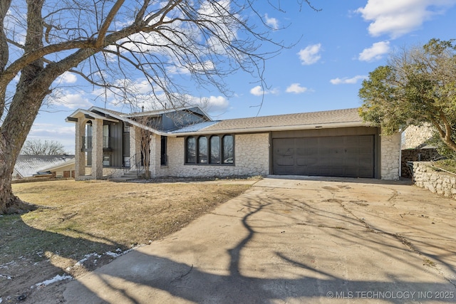 view of front facade featuring a garage