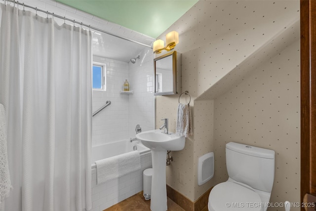 bathroom featuring toilet and shower / bath combo with shower curtain