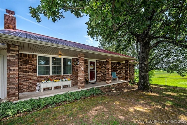 view of front of house featuring a front yard