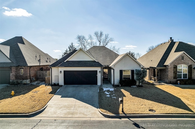 view of front facade featuring a garage