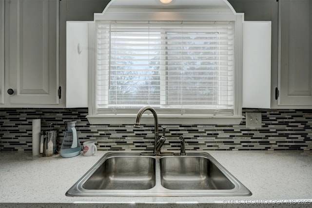 kitchen with sink and decorative backsplash