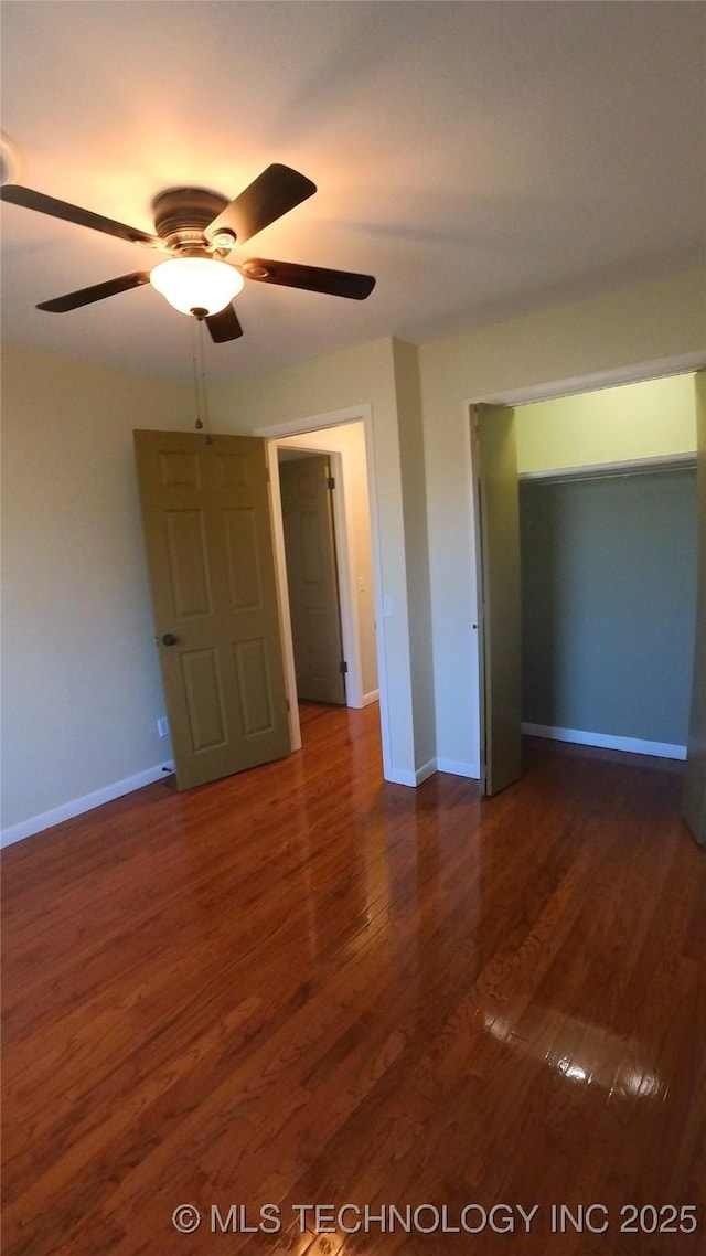 unfurnished bedroom with dark wood-type flooring and ceiling fan