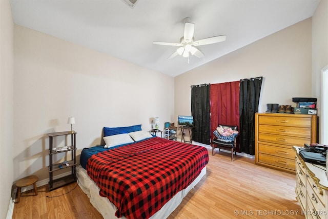 bedroom featuring vaulted ceiling, light hardwood / wood-style floors, and ceiling fan