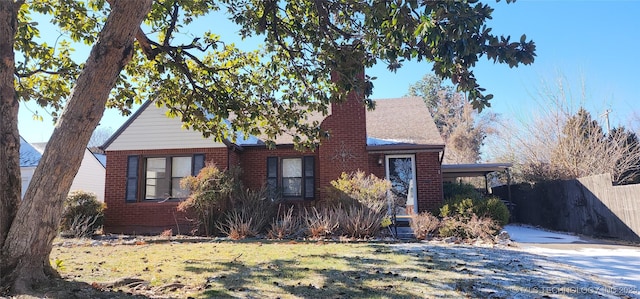 view of front of house featuring a front yard