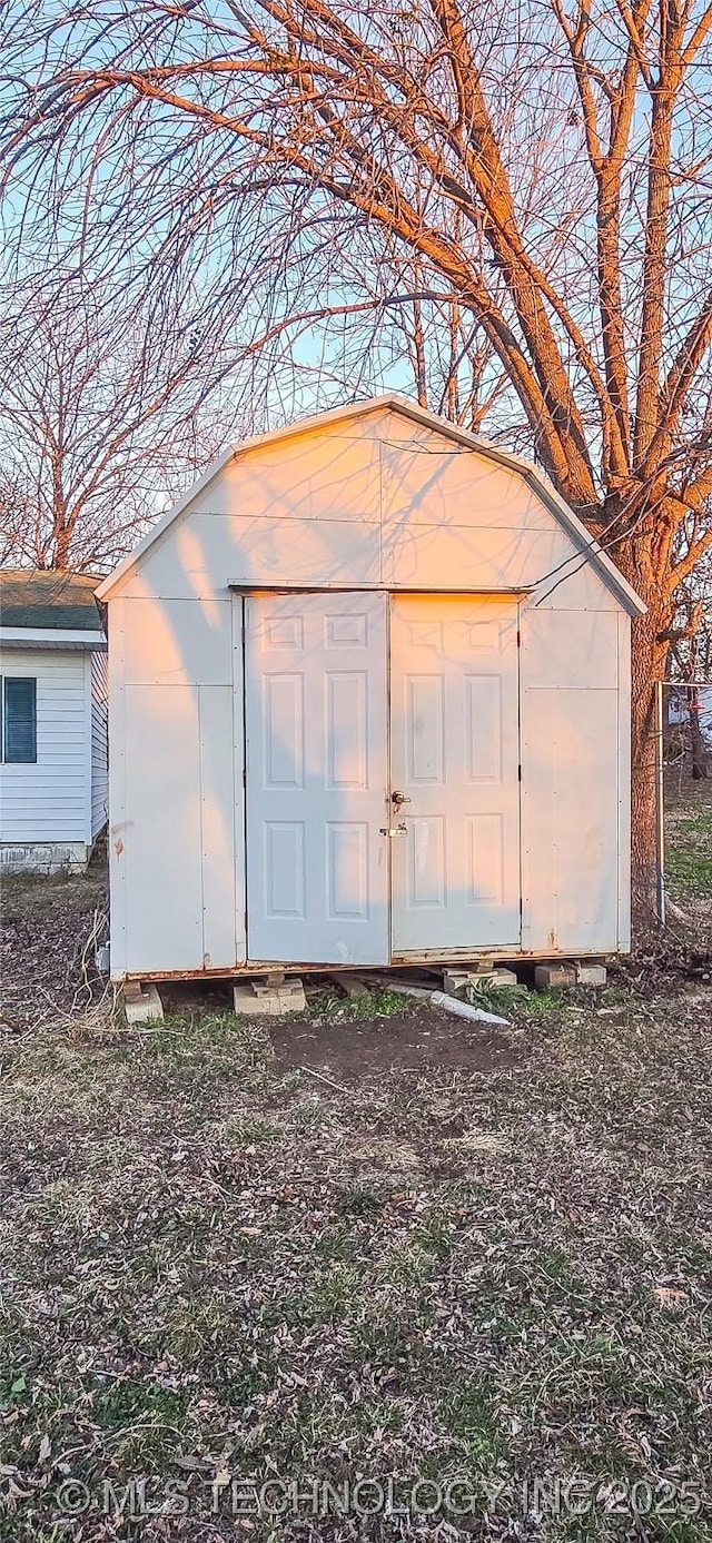 view of outbuilding