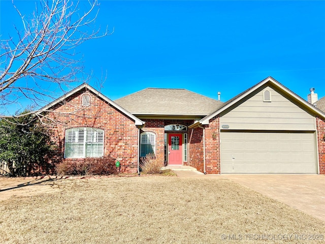 view of front of house featuring a garage and a front yard