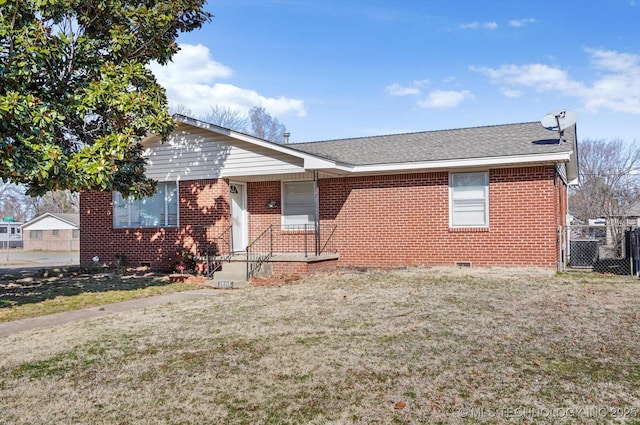 bungalow featuring a front yard