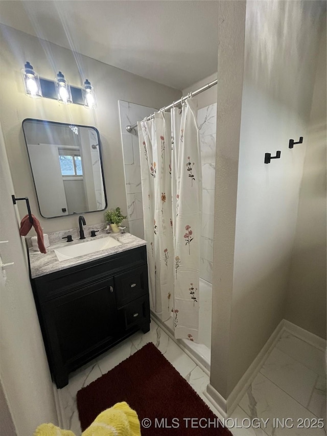 bathroom featuring a shower with curtain and vanity