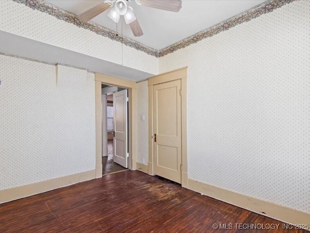 unfurnished room featuring dark wood-type flooring and ceiling fan