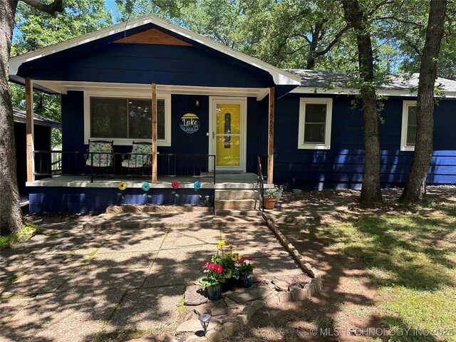 415635 E 1092nd Rd, Checotah, OK 74426 - view of front facade with a porch