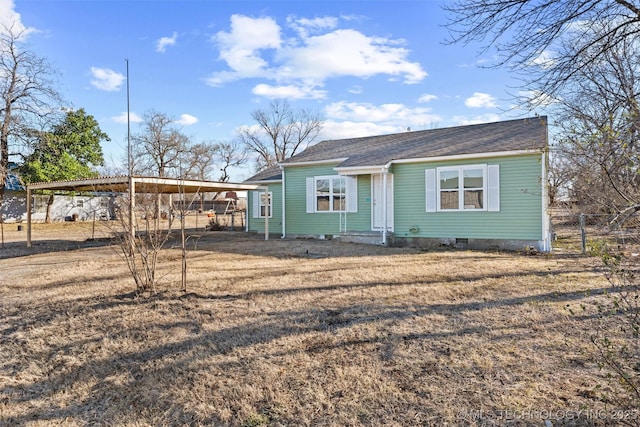 view of front of house featuring a front yard and a carport