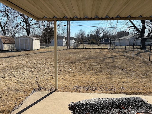 view of yard with a storage shed