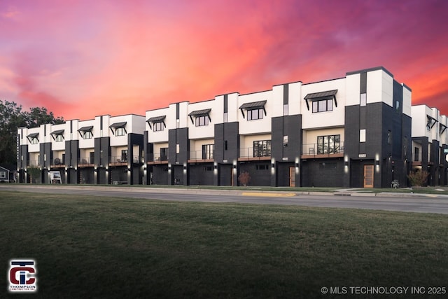 view of outdoor building at dusk