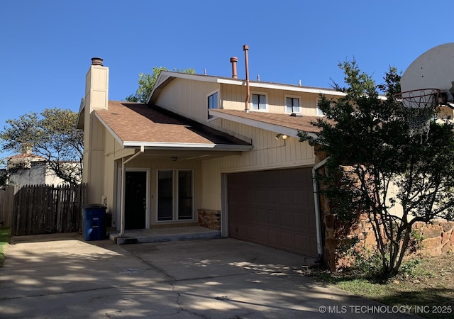 view of front facade featuring a garage