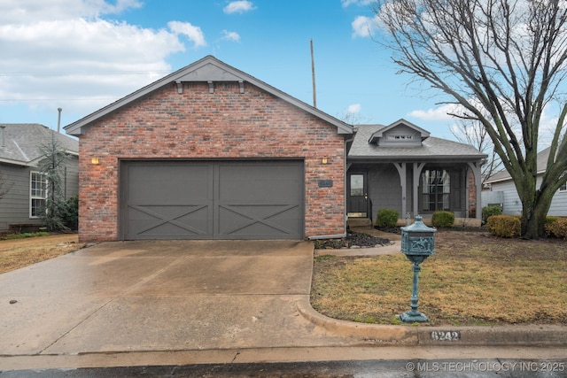 view of front facade with a garage and a front yard