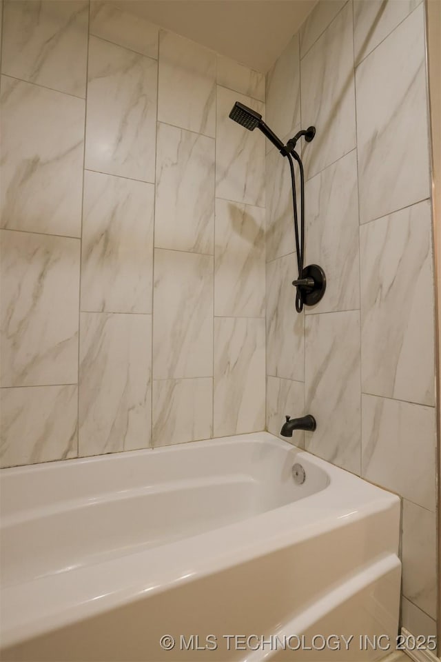 bathroom featuring tiled shower / bath combo