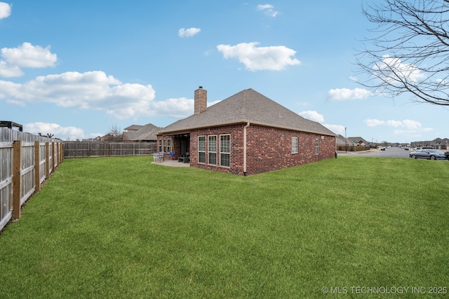 view of yard featuring a patio