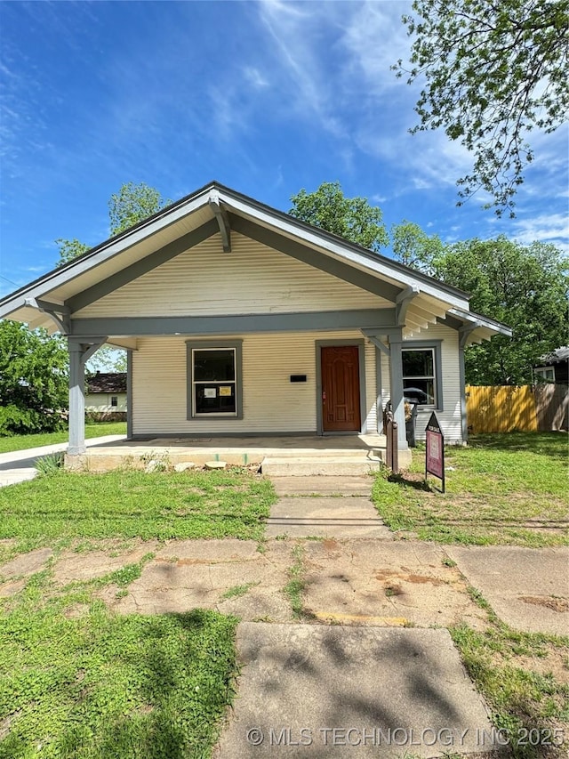 view of front of property featuring a front lawn and a porch