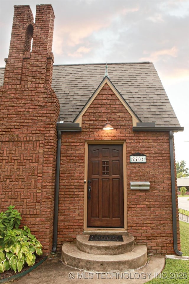 view of exterior entry at dusk