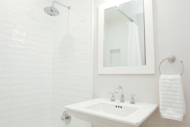 bathroom featuring sink and a shower with curtain