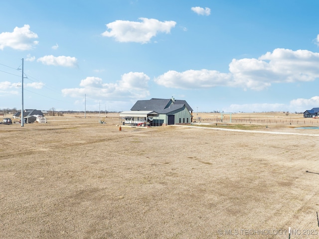 view of yard featuring a rural view