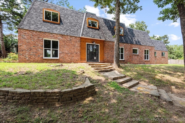 view of front facade featuring a front yard