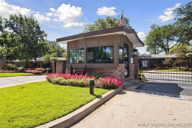 exterior space featuring a front lawn