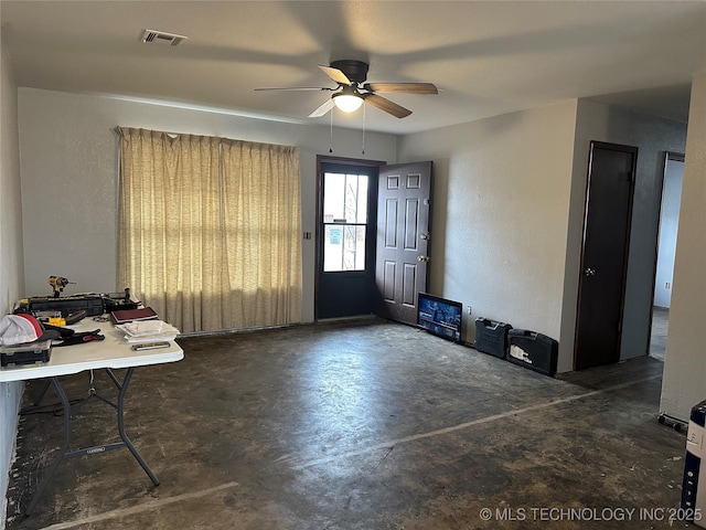 entryway featuring ceiling fan