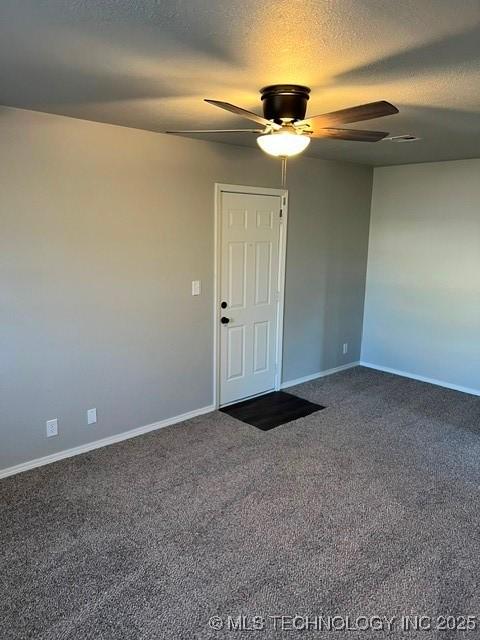 empty room featuring ceiling fan, carpet floors, and a textured ceiling