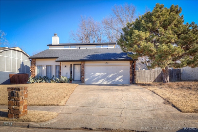 view of front property featuring a garage