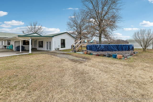 view of yard with a covered pool