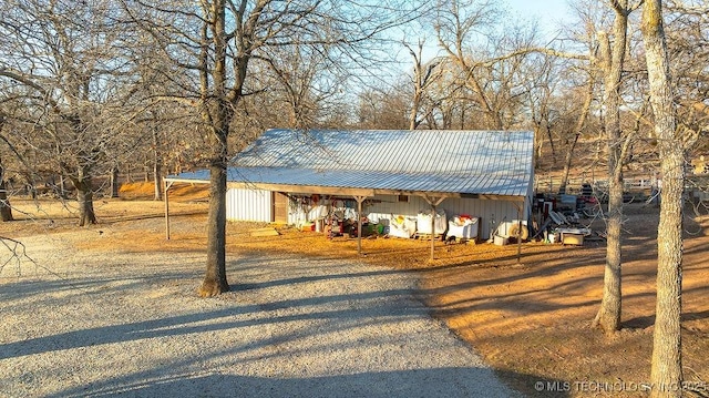 view of front of home with an outdoor structure