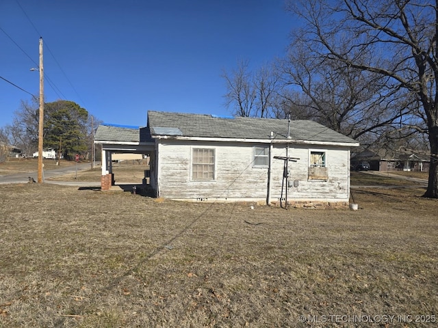 exterior space featuring a yard