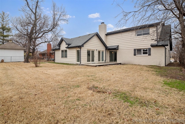 back of house featuring a lawn