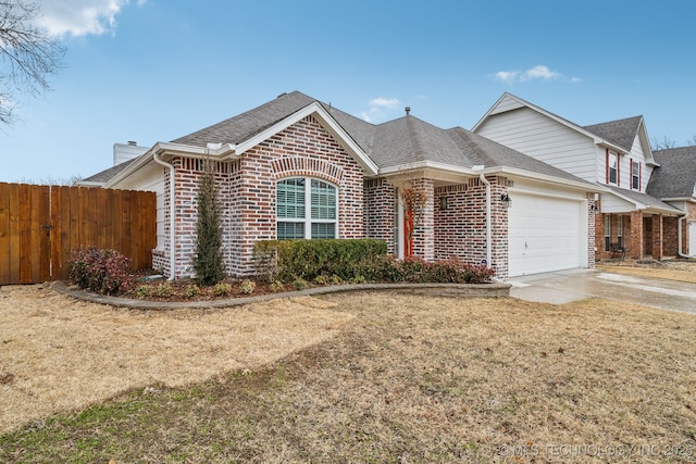 view of front facade featuring a garage and a front yard