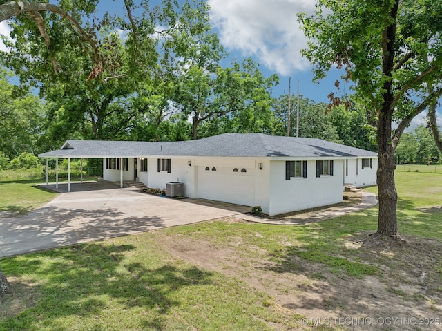 10541 Sahoma Lake Rd, Sapulpa, OK 74066 - single story home featuring concrete driveway, an attached garage, a front yard, and entry steps